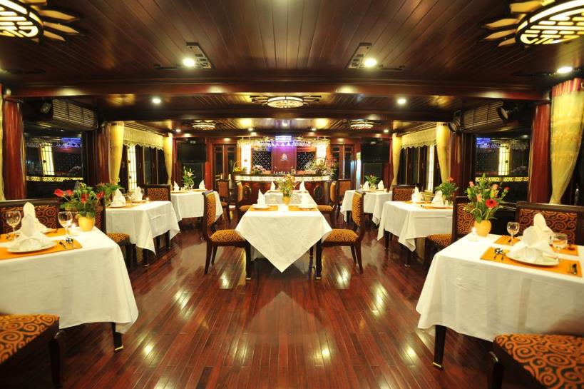 Du thuyền Calypso cruise Restaurant